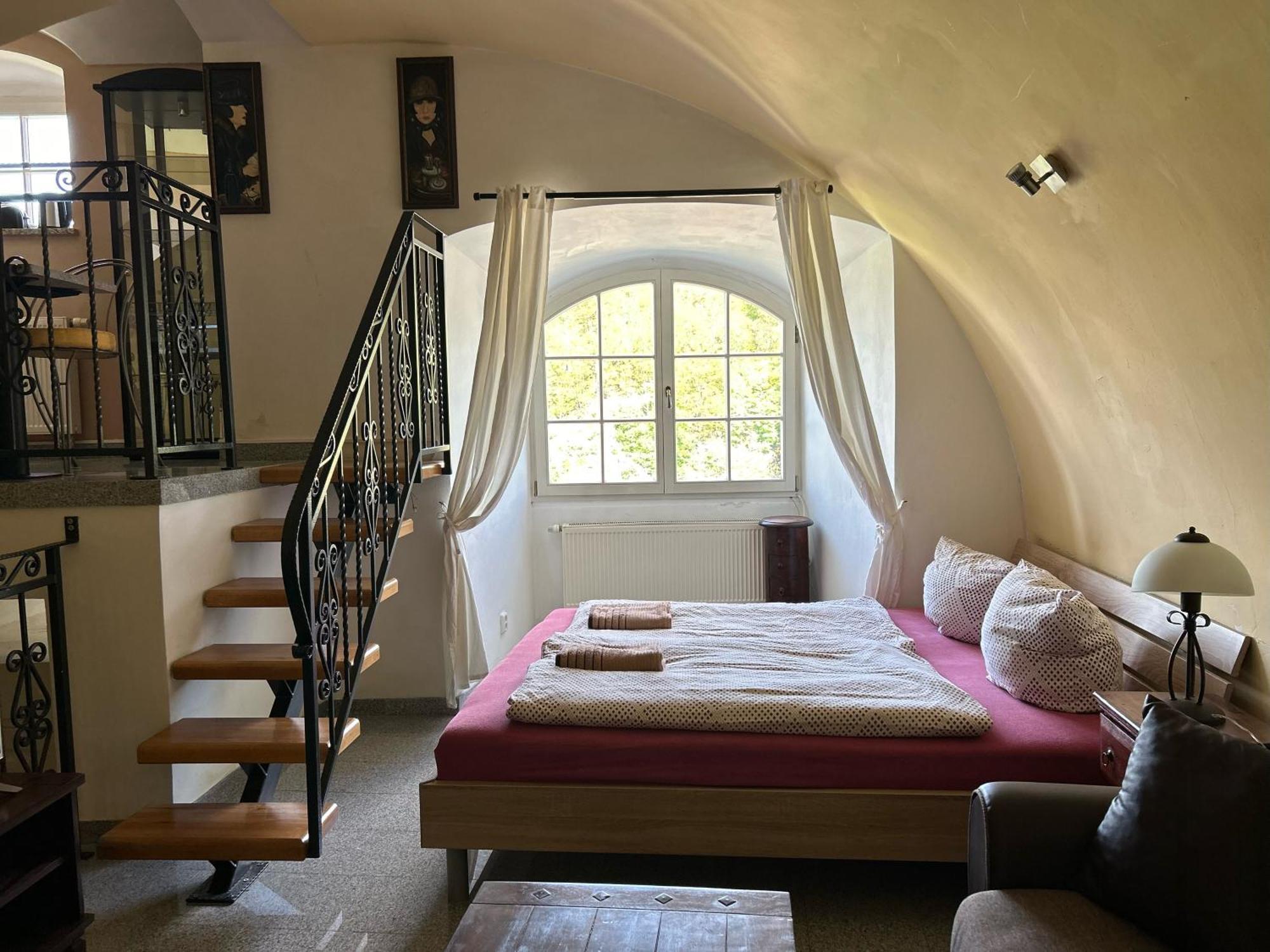 Rezidence Napoleon Apartment Loket ภายนอก รูปภาพ