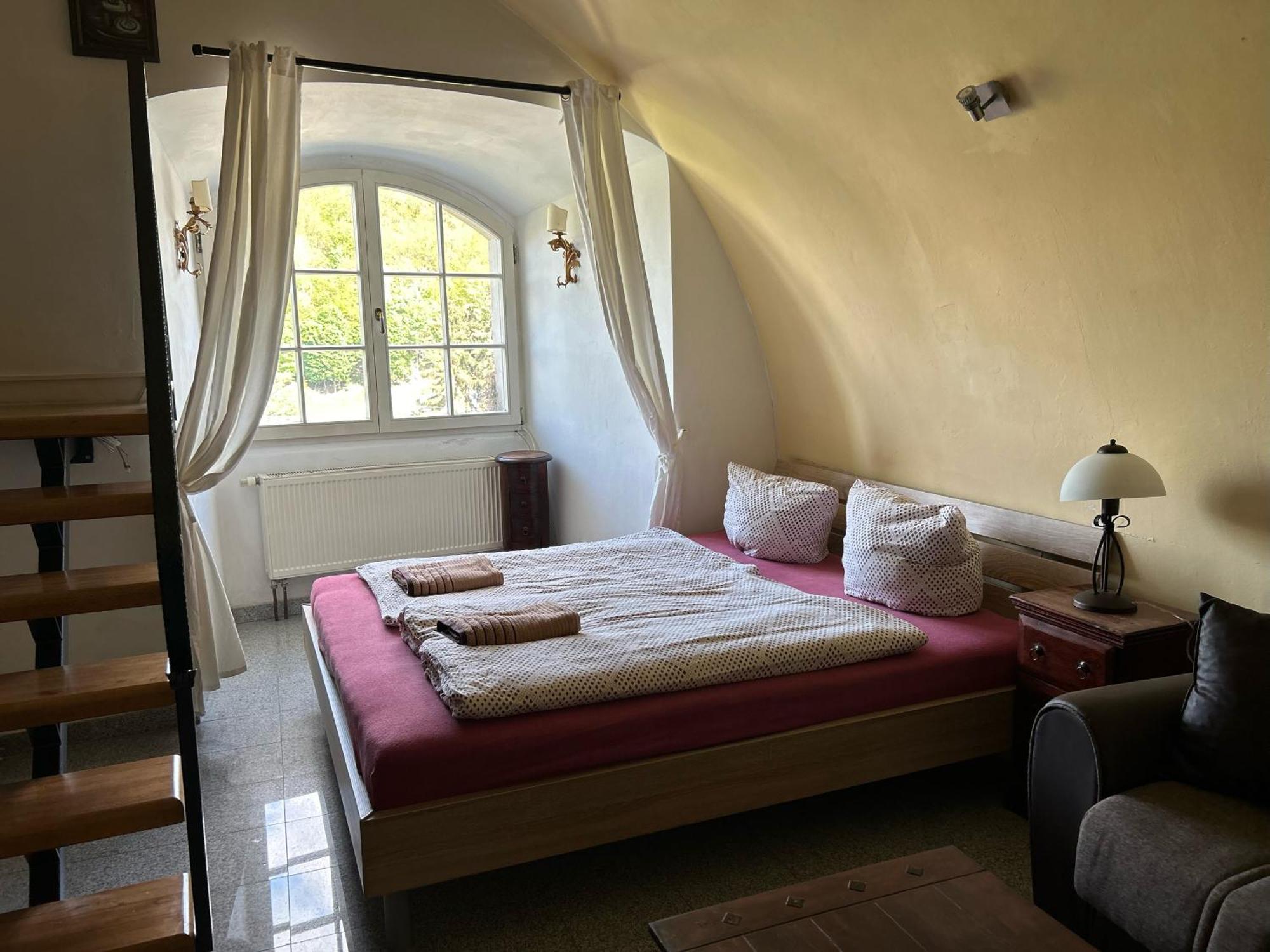 Rezidence Napoleon Apartment Loket ภายนอก รูปภาพ