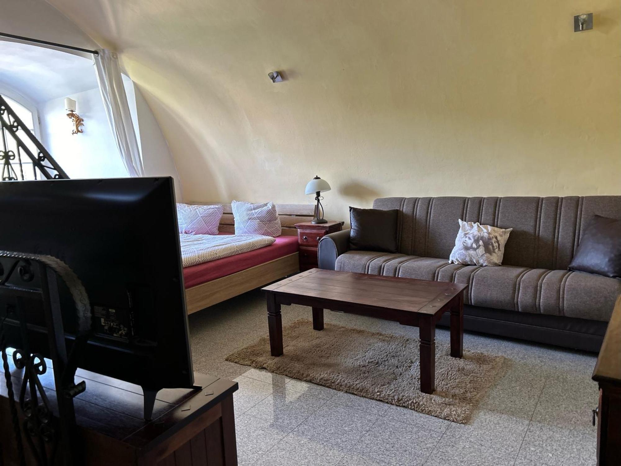 Rezidence Napoleon Apartment Loket ภายนอก รูปภาพ